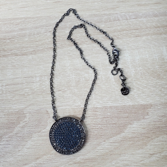 Marlyn Schiff Pendant Statement Necklace - Picture 4 of 5